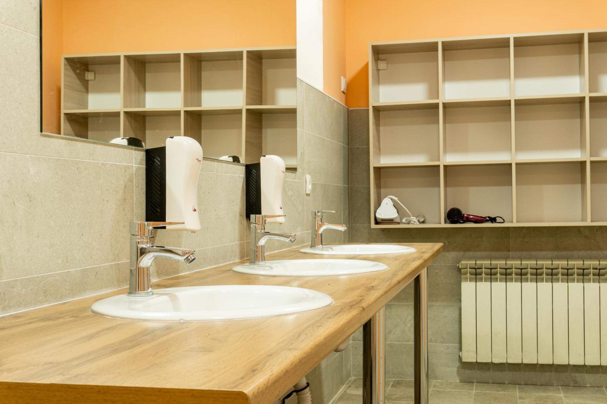 People Hostel & Coworking Bisjkek Eksteriør billede